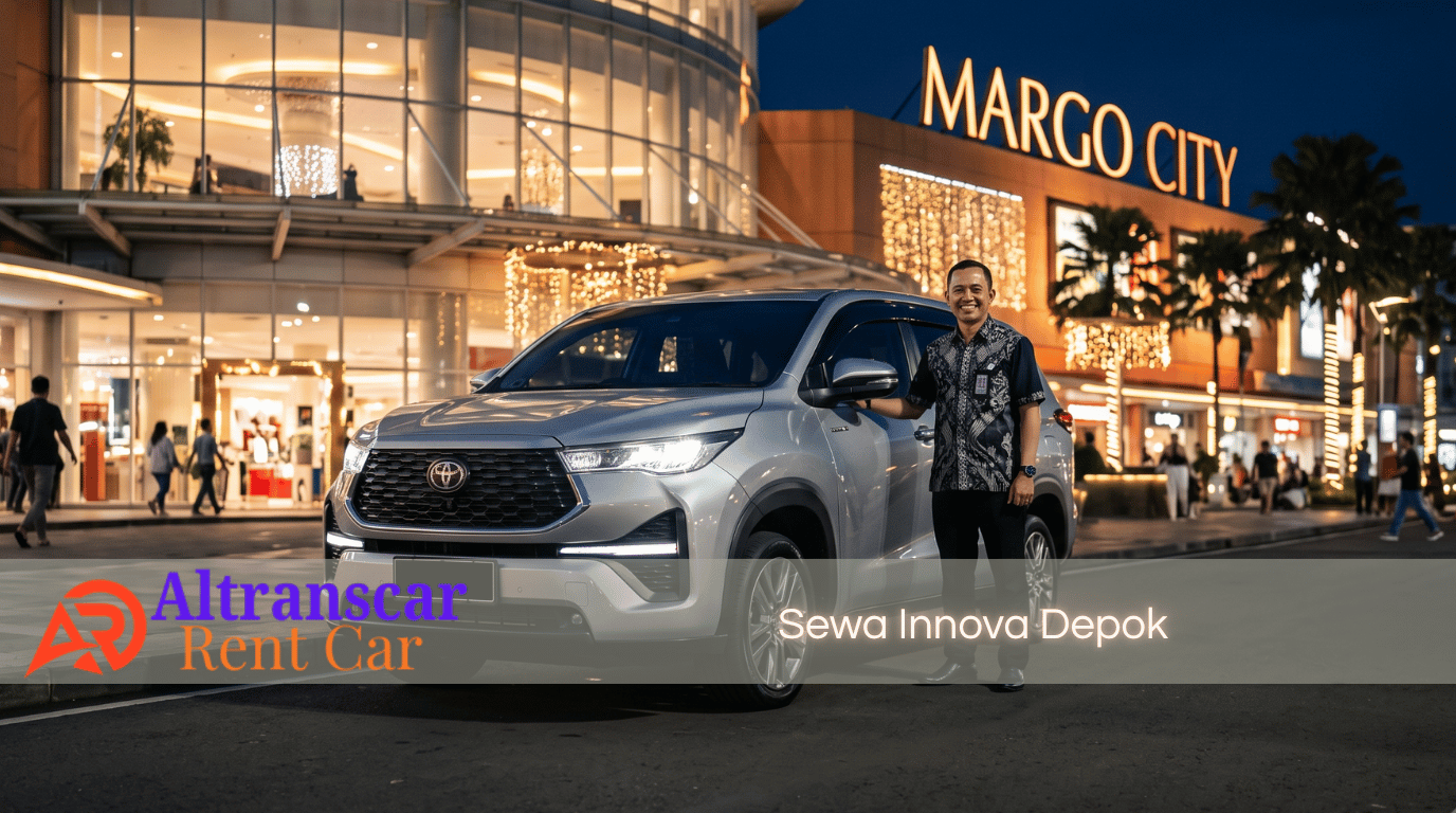 Supir Altranscar Rent Car siap melayani sewa Innova Depok dengan mobil silver di depan Margo City malam hari.