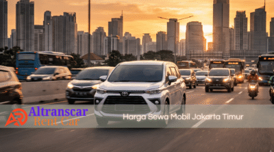 Mobil Toyota Avanza putih Altranscar Rent Car di tengah lalu lintas Jakarta saat sunset, ilustrasi harga sewa mobil Jakarta Timur dengan supir yang terjangkau.